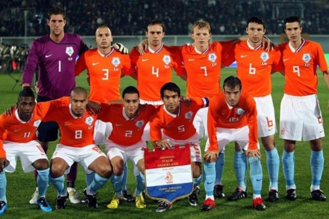 Hành trình giành vé dự VCK Euro 2012 của Hà Lan: “Lốc da cam” cuốn phăng tất cả