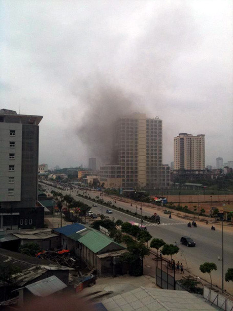Hà Nội: Cháy toà nhà 18 tầng, hàng trăm người mắc kẹt