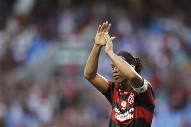 Bị quỵt lương, Ronaldinho dứt áo rời Flamengo