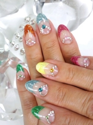 Mẫu nail nghệ thuật đáng để bạn thử trong mùa hè này