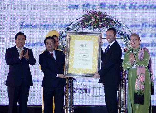 Thành nhà Hồ đón nhận bằng Di sản văn hóa thế giới