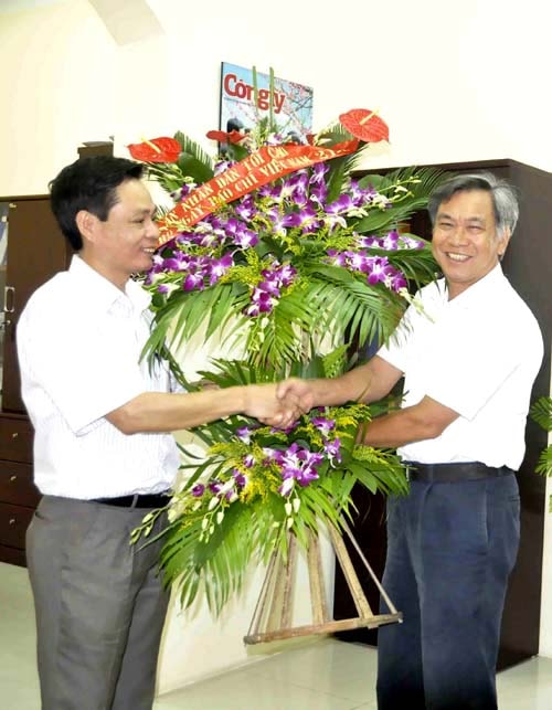 Đoàn cán bộ TANDTC chúc mừng Báo Công lý nhân ngày Báo chí Cách mạng Việt Nam 