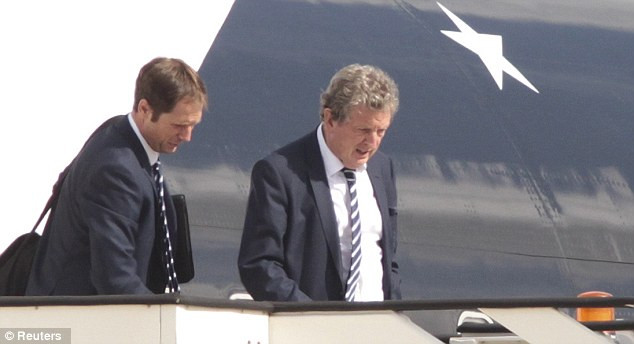 Hodgson và các học trò buồn ra mặt trong ngày trở về