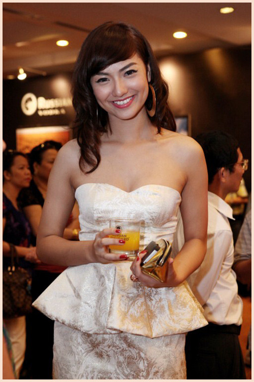 Thời trang hè của Sao Việt kỳ 16: Gợi cảm hút hồn với váy quây