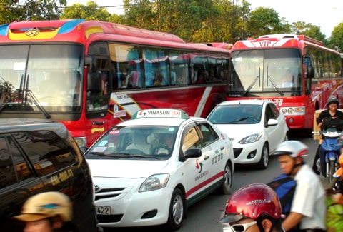 Nhà xe lắp hộp đen để... đối phó!