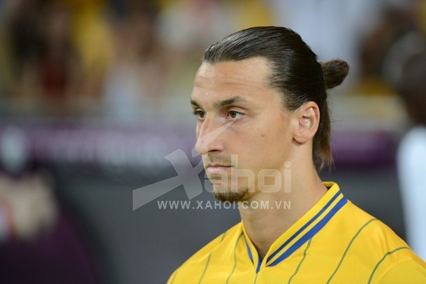 Swedish forward Zlatan Ibrahimovic waits for the start of the Euro 2012 football championships match Sweden vs France on June 19, 2012 at the Olympic Stadium in Kiev.