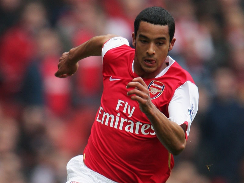 Chuyển động Arsenal: Holtby thay Walcott?