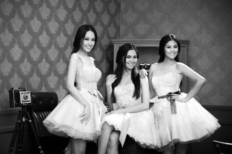 Ba Hoa hậu xúng xính váy áo bên bạn diễn nam đặc biệt