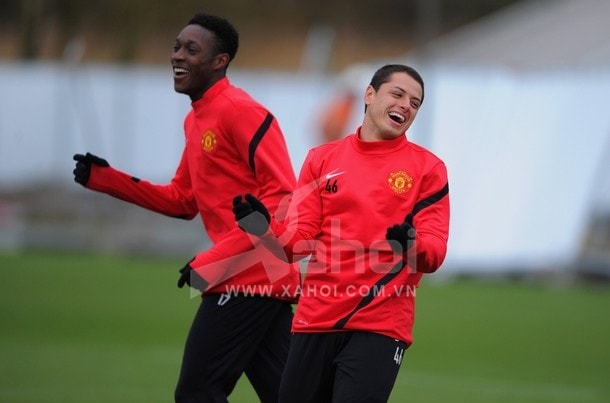 MANCHESTER, ENGLAND - FEBRUARY 22:  Javier Hernandez and Danny Welbeck share a joke during the Manchester United training ahead of their UEFA Europa League round of 16 second leg match against Ajax session at the Carrington Training Ground on February 22, 2012 in Manchester, England.