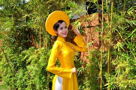 Cận cảnh chiếc áo dài đẹp nhất cuộc thi HHVN 2012