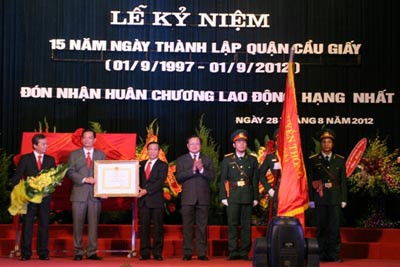 Hà Nội: Quận Cầu Giấy đón nhận Huân chương Lao động hạng Nhất 