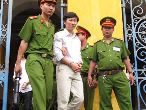 Nhà báo Hoàng Khương bị tuyên 4 năm tù        