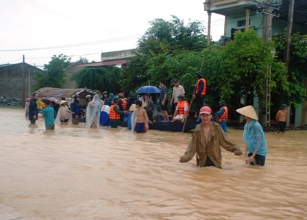 Mưa lũ làm 15 người chết, 