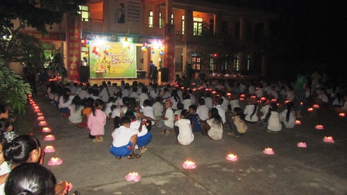 Nghệ An: Quà trung thu đến với trẻ em nghèo Đan Lai