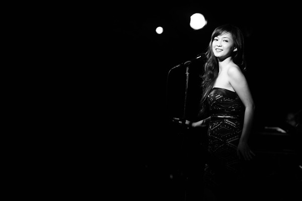 Đinh Hương The Voice nồng cháy trong đêm nhạc riêng mình