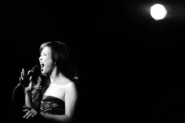 Đinh Hương The Voice nồng cháy trong đêm nhạc riêng mình