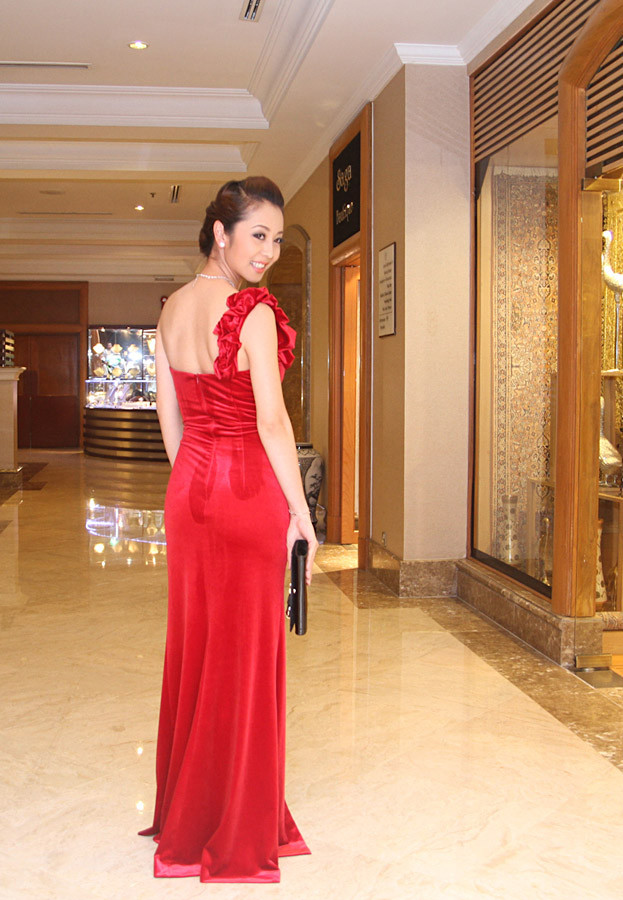 Hoa hậu Jennifer Phạm để lộ “vết tích thời gian”