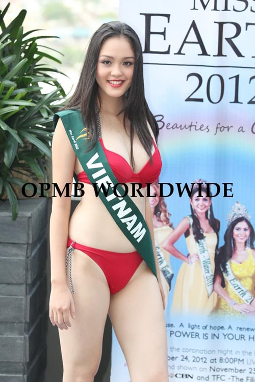 Hoàng Anh khoe da trắng ngần với bikini đỏ tại Miss Earth