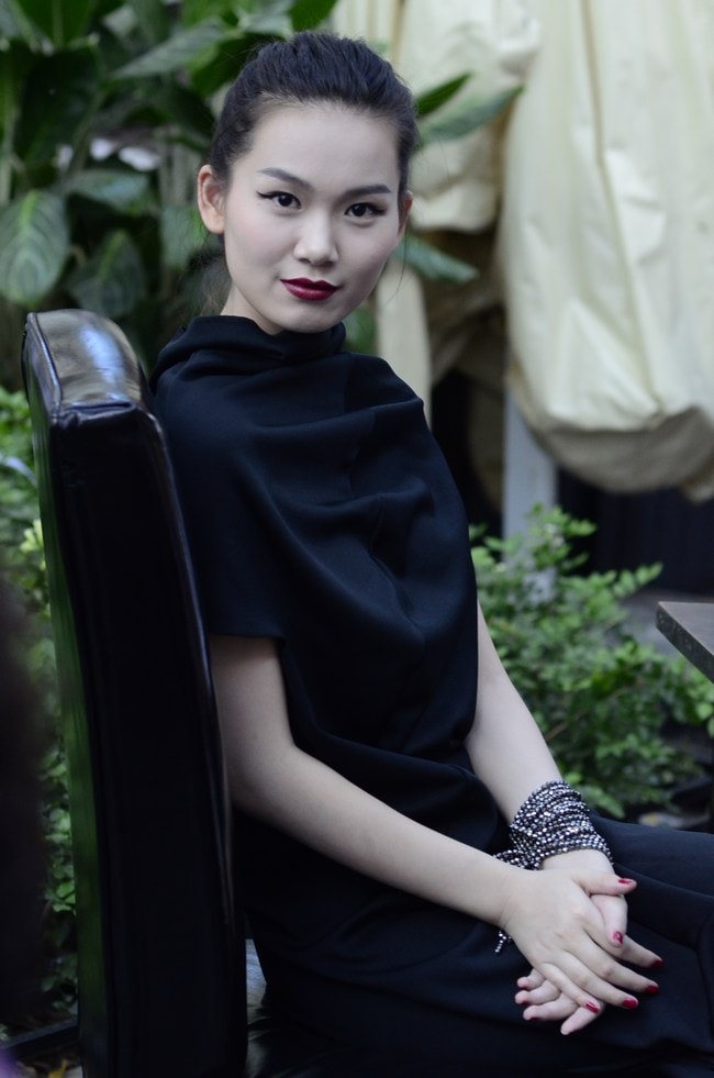 Khánh Linh tái xuất với hình xăm 