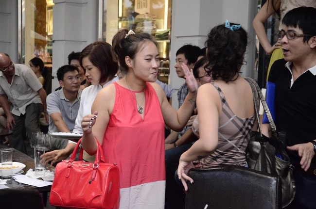 Khánh Linh tái xuất với hình xăm 