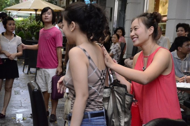 Khánh Linh tái xuất với hình xăm 