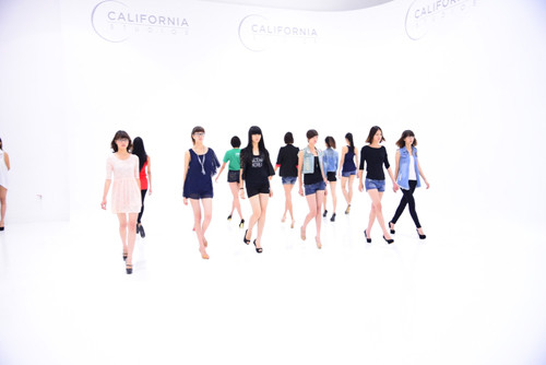 Chân dài ba mùa hội tụ tại đêm chung kết Vietnam's Next Top Model 2012