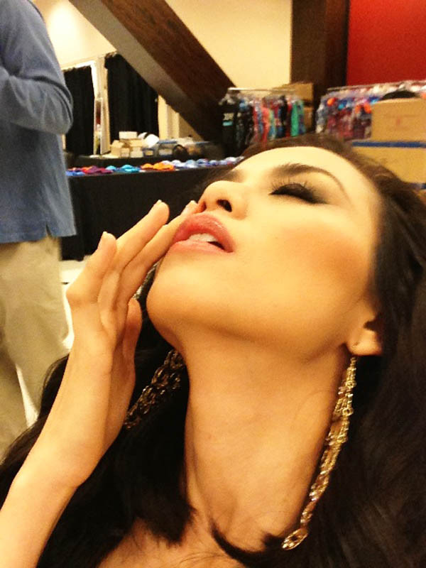 Diễm Hương bị chảy máu mũi tại địa điểm cuộc thi Hoa hậu Hoàn vũ
