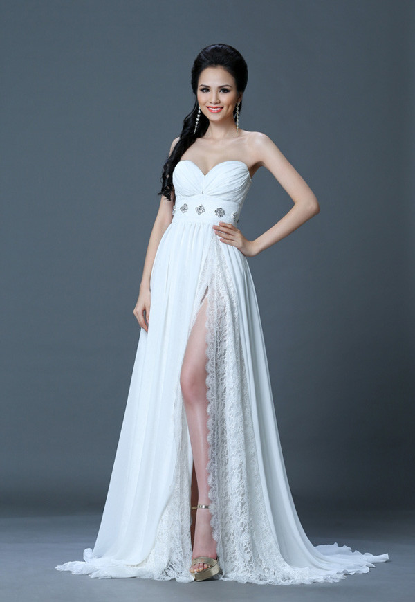 Hoa hậu Diễm Hương trong trang phục dạ hội đêm chung kết Miss Universe 2012