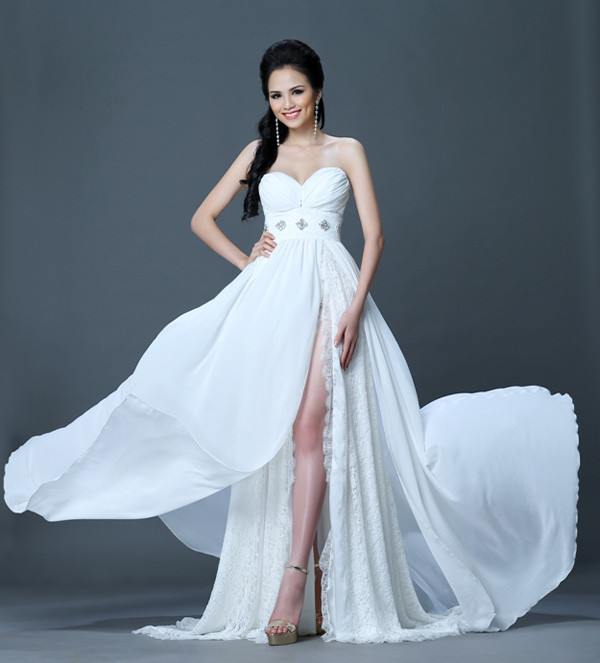 Hoa hậu Diễm Hương trong trang phục dạ hội đêm chung kết Miss Universe 2012