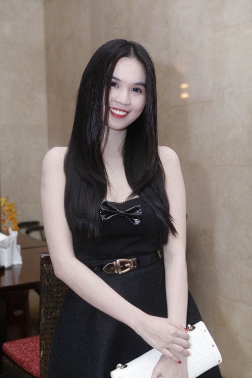 Ngọc Trinh tiếp tục 