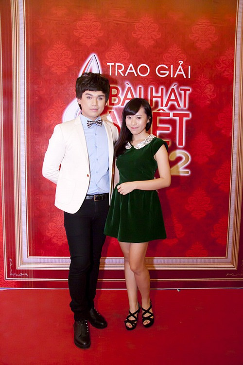 Hoa hậu Hà Kiều Anh gợi cảm với áo xuyên thấu lộ nội y