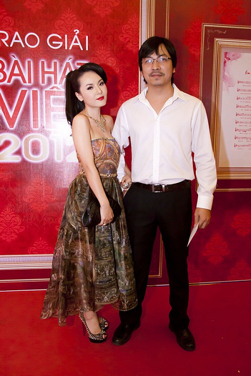 Hoa hậu Hà Kiều Anh gợi cảm với áo xuyên thấu lộ nội y