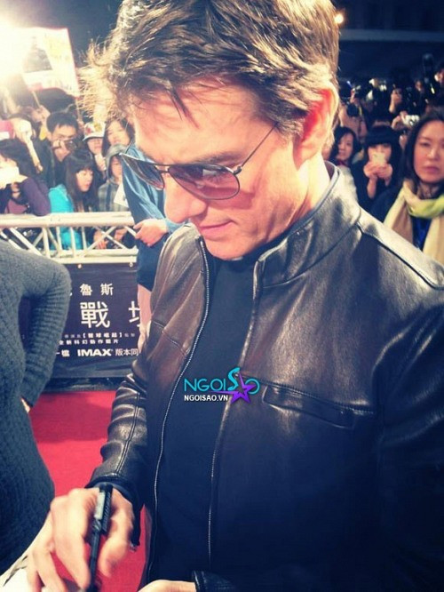 Mai Phương Thuý khoe ảnh chụp với tài tử Tom Cruise