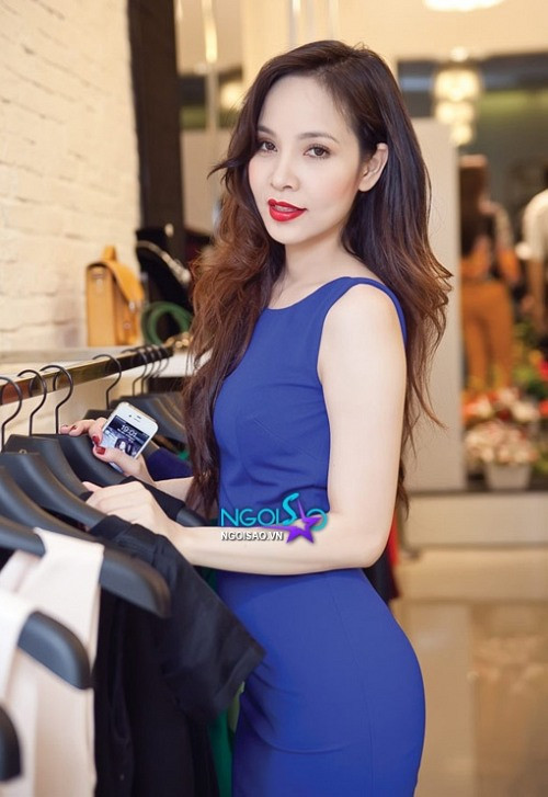 “Công chúa tự phong” Khanh Chi Lâm diện váy xuyên thấu 