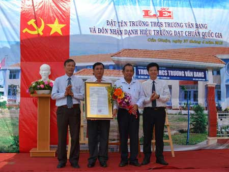 Long An: Tổ chức Lễ đặt tên Trường THCS Trương Văn Bang