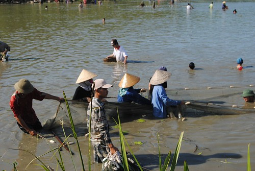 Hà Tĩnh: Rộn ràng Lễ hội truyền thồng đánh cá Vực Rào