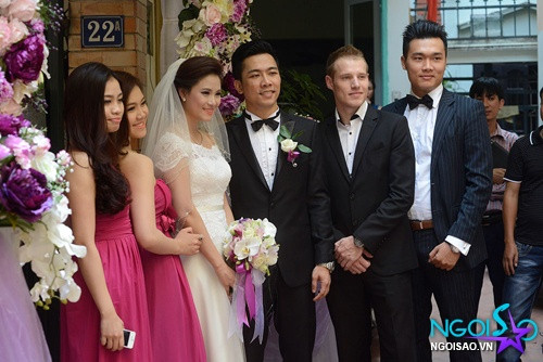 Hoa hậu Biển Vân Anh rạng rỡ trong ngày cưới