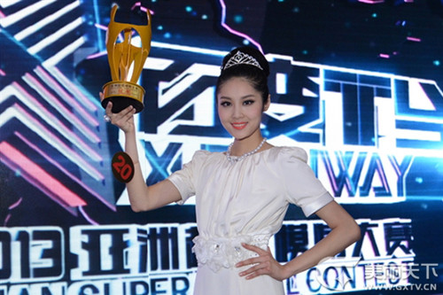 Chung kết Siêu mẫu châu Á 2013: Hoàng Thu Top 8, Diệu Linh Top 10