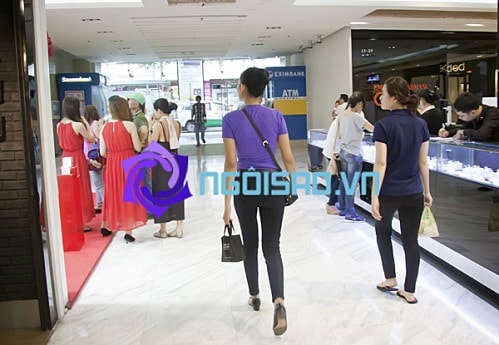 Trương Thị May đẹp không tì vết đi shopping trước ngày thi Hoa Hậu Hoàn Vũ