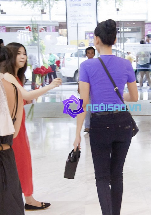 Trương Thị May đẹp không tì vết đi shopping trước ngày thi Hoa Hậu Hoàn Vũ