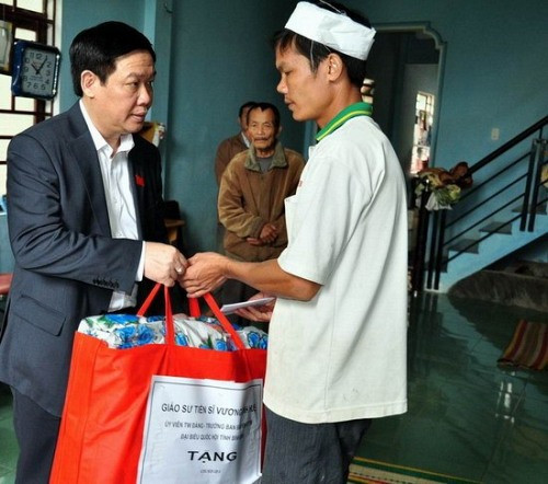 Trưởng ban Kinh tế Trung ương tiếp xúc cử tri tỉnh Bình Định
