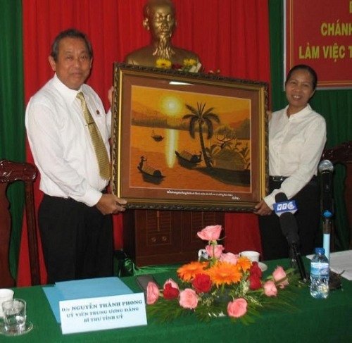 Chánh án TANDTC Trương Hòa Bình làm việc với TAND tỉnh Bến Tre
