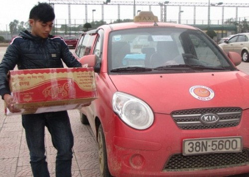 Hà Tĩnh: Khởi tố vụ án vận chuyển pháo lậu bằng xe taxi
