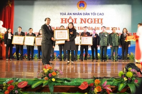 Năm 2014, TAND các cấp cần tích cực triển khai Quy chế thi tuyển danh hiệu “Thẩm phán giỏi” và xét tặng danh hiệu “Thẩm phán tiêu biểu”, “Thẩm phán mẫu mực”