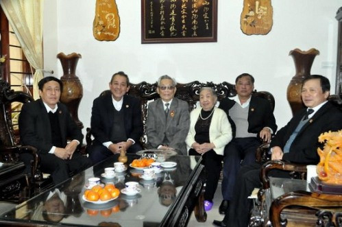 Bí thư Trung ương Đảng, Chánh án TANDTC Trương Hòa Bình chúc Tết gia đình các đồng chí nguyên lãnh đạo TANDTC