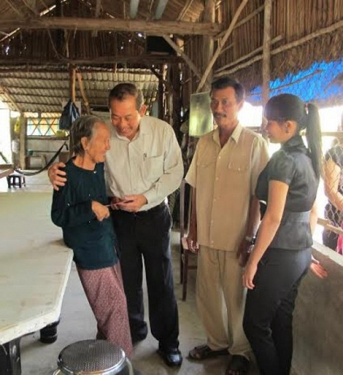 Chánh án TANDTC Trương Hòa Bình tặng quà Tết cho đồng bào nghèo huyện Cần Giờ, TP.HCM