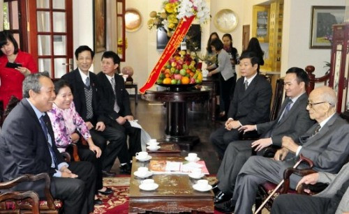 Bí thư Trung ương Đảng, Chánh án TANDTC Trương Hòa Bình chúc Tết các đồng chí lão thành cách mạng