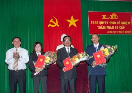 TAND tỉnh An Giang công bố và trao quyết định bổ nhiệm Thẩm phán sơ cấp TAND huyện Chợ Mới