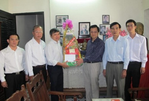 Phó Chánh án Thường trực TANDTC Bùi Ngọc Hòa chúc Tết nguyên Chủ tịch nước Nguyễn Minh Triết