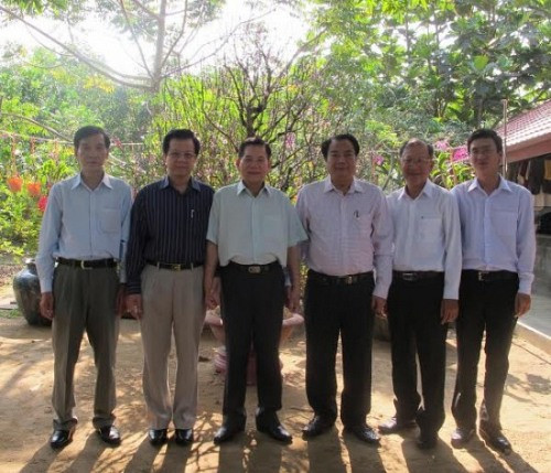 Phó Chánh án Thường trực TANDTC Bùi Ngọc Hòa chúc Tết nguyên Chủ tịch nước Nguyễn Minh Triết